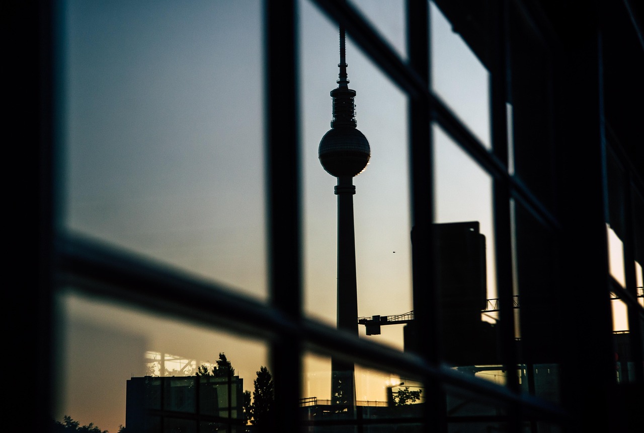 Sonhar com apresentador de televisão indica desejo de destaque e reconhecimento