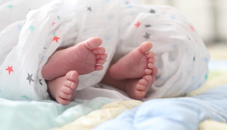 Sonhar com bebê doente alerta para preocupações e fragilidade emocional