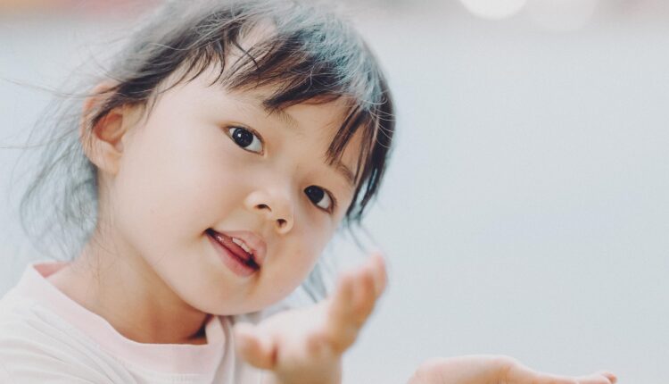 Sonhar com bebê menina traz sinais de ternura e prosperidade emocional
