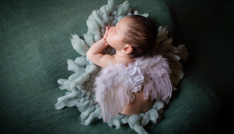 Sonhar com coisas de bebê pode simbolizar inocência e renovação emocional