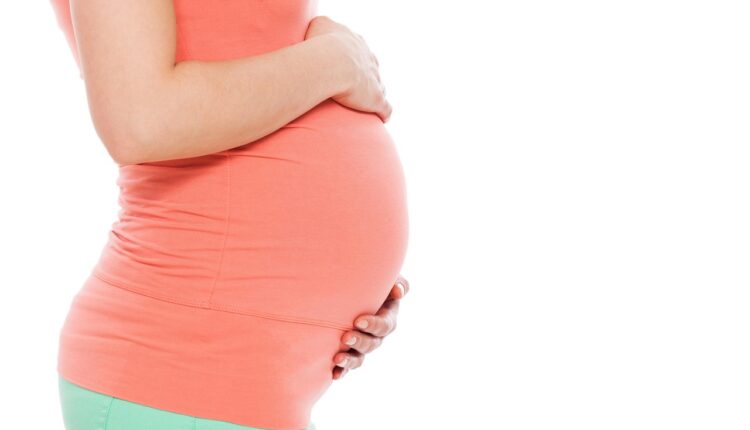 Sonhar com corte na barriga simboliza vulnerabilidade e emoções expostas