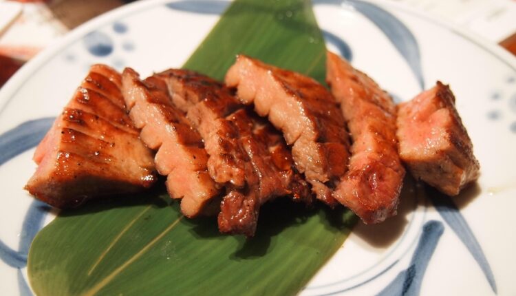 Sonhar com língua de boi revela segredos e comunicação reprimida