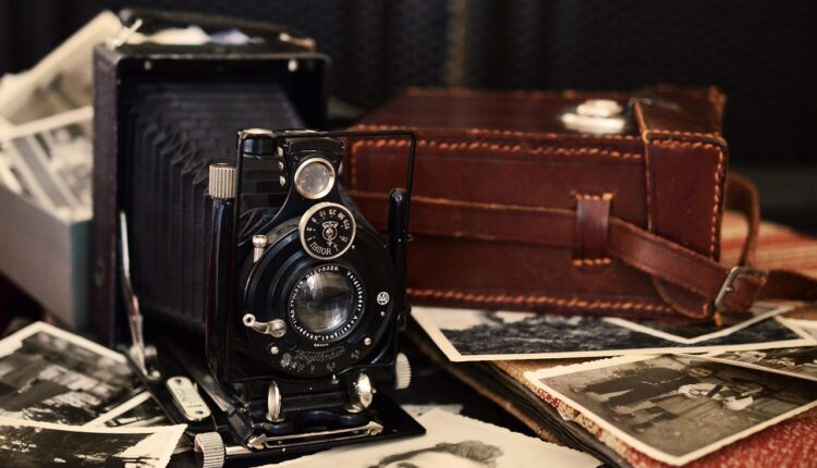 Sonhar com brechó revela nostalgia e redescoberta de valores antigos