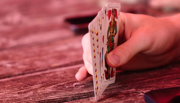 Sonhar com cartão de banco simboliza controle financeiro e segurança pessoal