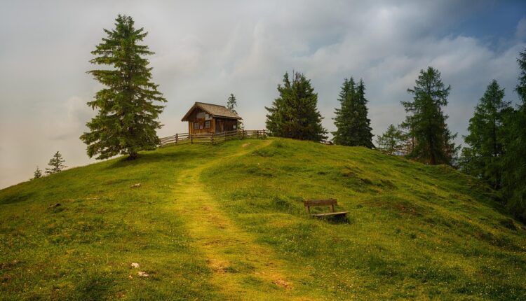 Sonhar com casas pobres simboliza humildade e necessidade de valorização pessoal