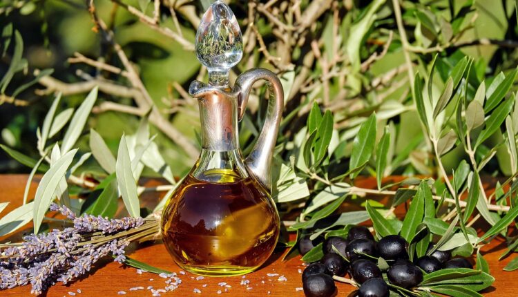 Sonhar com óleo de cozinha indica necessidade de equilíbrio emocional