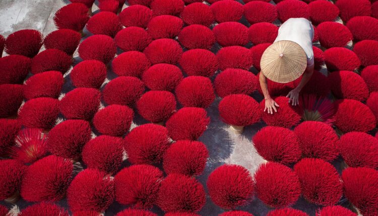 Sonhar com benzedeira revela proteção espiritual e limpeza energética