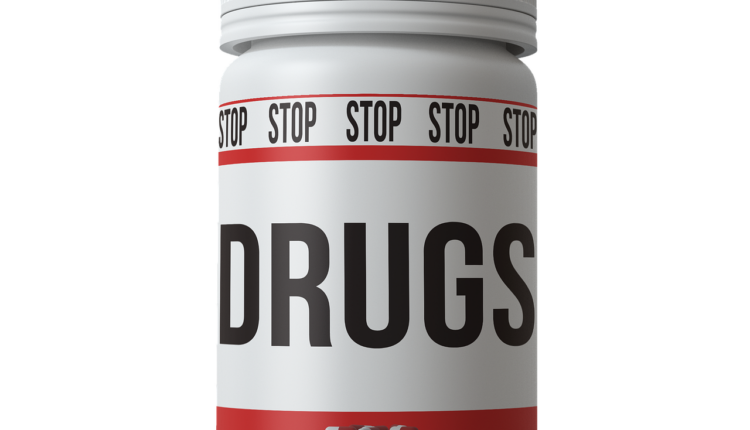 Sonhar com drogas e traficantes alerta para más influências e riscos ocultos