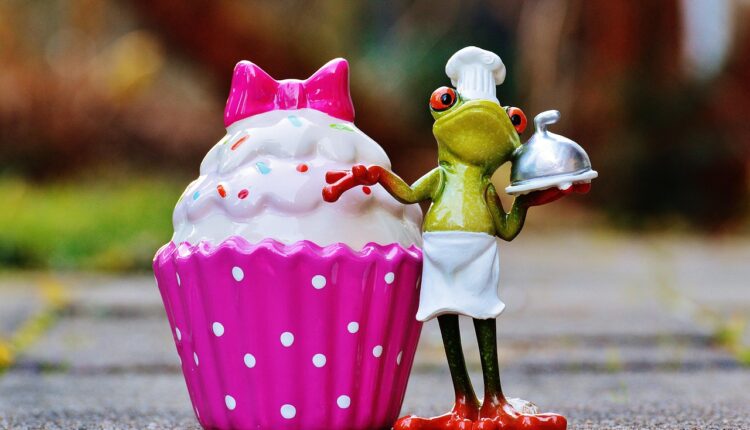 Sonhar com pastel revela prazer simples e momentos de alegria